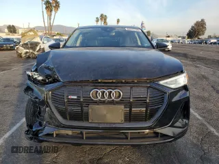 2021 Audi e-tron Sportback Prestige z VIN WA13ABGE7MB040149, wystawiony jako Copart lot #89213745 z przebiegiem 13 496 mil mil oraz Szkody całkowita. Historia ofert i sprzedaży dostępna na DreamBid. Obrazek 5.