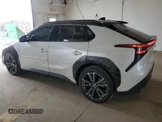 2023 Toyota bZ4X XLE z VIN JTMABACA4PA021222, wystawiony jako Copart lot #50700705 z przebiegiem 14 750 mil mil oraz Szkoda całkowita • Salvage title. Historia ofert i sprzedaży dostępna na DreamBid. Obrazek 2.