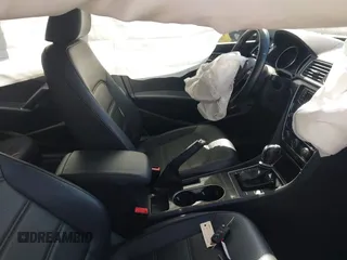 2016 Volkswagen Passat SE z VIN 1VWBT7A38GC016180, wystawiony jako IAAI lot #42132777 z przebiegiem 101 461 mil mil oraz . Historia ofert i sprzedaży dostępna na DreamBid. Obrazek 5.