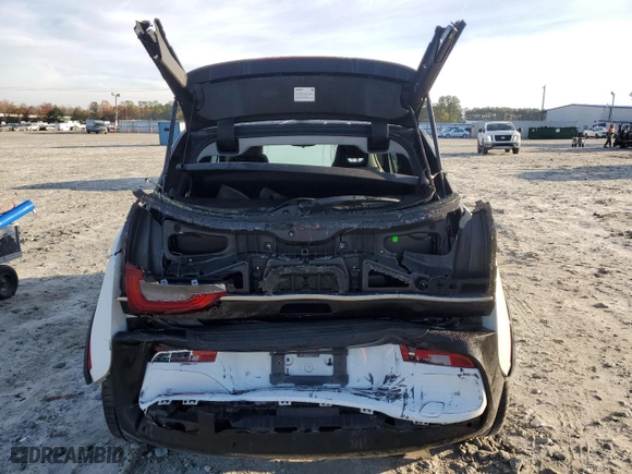 2019 BMW i3 s with VIN WBY8P8C54K7D50201, listed as a Copart auction lot 82672544 with 3,714 mi miles and Salvage Title. Bid and sale history available at carsss.com. Image 6.