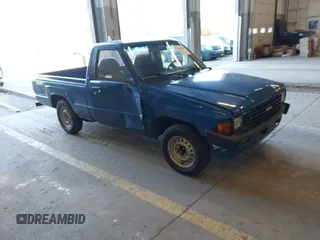 1985 Toyota Pickup z VIN JT4RN50RXF0083921, wystawiony jako IAAI lot #42029838 z przebiegiem 249 994 mil mil oraz . Historia ofert i sprzedaży dostępna na DreamBid. Obrazek 1.