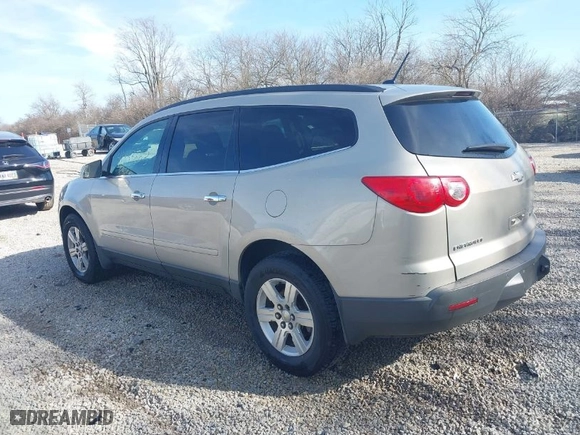 2010 Chevrolet Traverse LT w/1LT with VIN 1GNLRFED3AS116856, listed as a IAAI auction lot 41833663 with 181,695 mi miles. Bid and sale history available at carsss.com. Image 3.