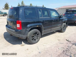 2014 Jeep Patriot Latitude with VIN 1C4NJRFB5ED716716, listed as a IAAI auction lot 41900355 with 155,247 mi miles. Bid and sale history available at carsss.com. Image 4.