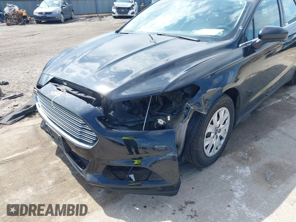 2014 Ford Fusion S with VIN 3FA6P0G75ER387702, listed as a IAAI auction lot 41912113 with 180,002 mi miles. Bid and sale history available at carsss.com. Image 6.