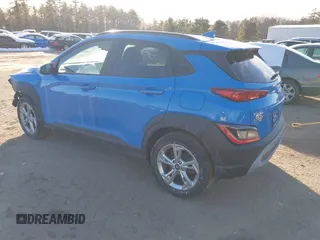 2022 Hyundai Kona SEL z VIN KM8K6CAB3NU923125, wystawiony jako IAAI lot #41014092 z przebiegiem 16 697 mil mil oraz . Historia ofert i sprzedaży dostępna na DreamBid. Obrazek 3.