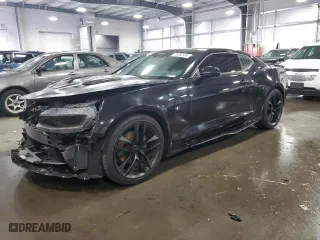 2018 Chevrolet Camaro 2LT with VIN 1G1FC1RS0J0162622, listed as a Copart auction lot 71362134 with 33,180 mi miles and Salvage Title. Bid and sale history available at carsss.com. Image 1.