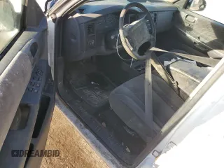 2001 Dodge Dakota z VIN 1B7HL2AX41S256519, wystawiony jako Copart lot #81951634 z przebiegiem Nie podano mil oraz Nie do naprawy • Non repairable. Historia ofert i sprzedaży dostępna na DreamBid. Obrazek 8.