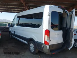 2024 Ford Transit Passenger XL z VIN 1FBAX2CG2RKA75017, wystawiony jako IAAI lot #42463080 z przebiegiem 20 185 mil mil oraz . Historia ofert i sprzedaży dostępna na DreamBid. Obrazek 3.