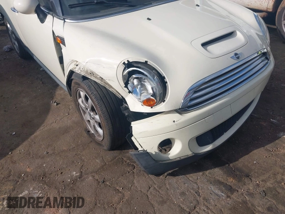 2007 MINI Hardtop with VIN WMWMF33587TT52466, listed as a IAAI auction lot 41964371 with 129,842 mi miles and . Bid and sale history available at DreamBid. Image 6.