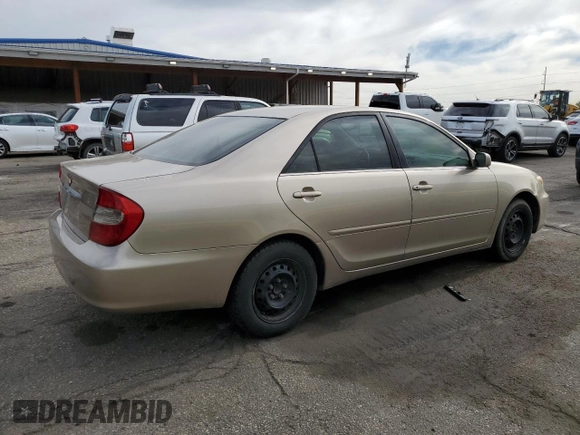 2002 Toyota Camry LE z VIN 4T1BE32K92U524457, wystawiony jako Copart lot #56864365 z przebiegiem 274 760 mil mil oraz Czysty tytuł • Clean title. Historia ofert i sprzedaży dostępna na DreamBid. Obrazek 3.