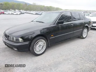1997 BMW 5 Series 540i z VIN WBADE6324VBW51093, wystawiony jako IAAI lot #42127597 z przebiegiem 232 398 mil mil oraz . Historia ofert i sprzedaży dostępna na DreamBid. Obrazek 2.