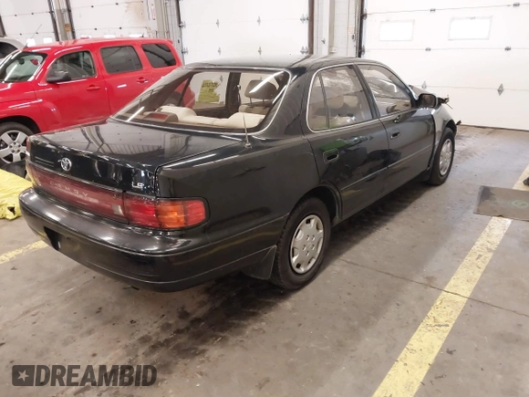 1994 Toyota Camry LE with VIN JT2SK12E3R0207215, listed as a IAAI auction lot 41788670 with 124,010 mi miles. Bid and sale history available at carsss.com. Image 4.