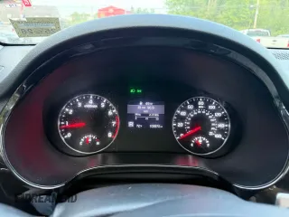2021 Kia Seltos EX z VIN KNDERCAA6M7135176, wystawiony jako Copart lot #59635315 z przebiegiem 106 872 mil mil oraz Czysty tytuł • Clean title. Historia ofert i sprzedaży dostępna na DreamBid. Obrazek 8.