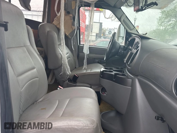 2005 Ford Econoline Cargo z VIN 1FDXE45S45HA87889, wystawiony jako Copart lot #54091985 z przebiegiem 43 302 mil mil oraz Czysty tytuł • Clean title. Historia ofert i sprzedaży dostępna na DreamBid. Obrazek 5.