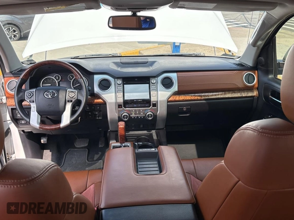 2016 Toyota Tundra Platinum z VIN 5TFGW5F12GX198415, wystawiony jako Copart lot #59492555 z przebiegiem 28 731 mil mil oraz Czysty tytuł • Clean title. Historia ofert i sprzedaży dostępna na DreamBid. Obrazek 9.
