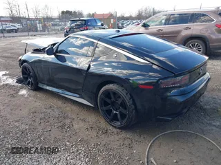 2023 Nissan Z Sport с VIN JN1BZ4AH6PM312226, выставлен на аукционе IAAI как лот 41659805 с пробегом 9 378 миль миль и . История ставок и продаж доступна на DreamBid. Изображение 3.