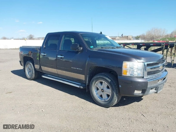 2010 Chevrolet Silverado 1500 LT with VIN 3GCRKSE32AG129922, listed as a IAAI auction lot 40910846 with 122,255 mi miles. Bid and sale history available at carsss.com. Image 1.