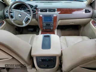 2009 Chevrolet Tahoe LTZ z VIN 1GNFC330X9J120398, wystawiony jako Copart lot #59917295 z przebiegiem 233 586 mil mil oraz Szkoda całkowita • Salvage title. Historia ofert i sprzedaży dostępna na DreamBid. Obrazek 8.