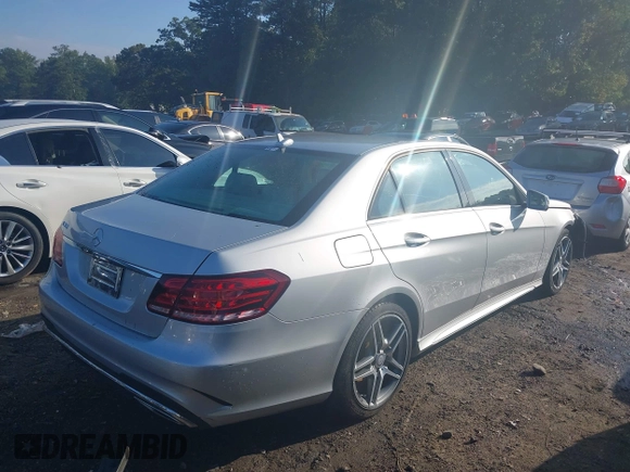 2014 Mercedes-Benz E-Class E 350 Sport with VIN WDDHF5KB5EB071435, listed as a IAAI auction lot 40458844 with 102,629 mi miles. Bid and sale history available at carsss.com. Image 4.