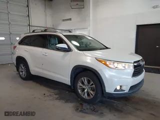 2014 Toyota Highlander XLE with VIN 5TDJKRFH0ES005235, listed as a IAAI auction lot 41186820 with 121,649 mi miles. Bid and sale history available at carsss.com. Image 1.