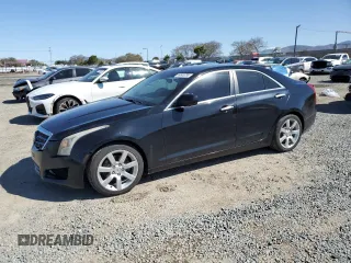 2014 Cadillac ATS Standard RWD z VIN 1G6AA5RA4E0104043, wystawiony jako Copart lot #49505795 z przebiegiem 134 751 mil mil oraz Szkody całkowita. Historia ofert i sprzedaży dostępna na DreamBid. Obrazek 1.