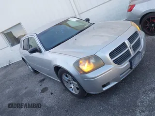 2005 Dodge Magnum SE with VIN 2D4FV48V35H695955, listed as a IAAI auction lot 41471555 with 191,643 mi miles. Bid and sale history available at carsss.com. Image 1.