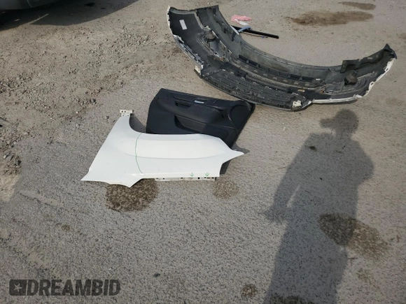 2015 GMC Acadia SLT z VIN 1GKKVRKD4FJ161313, wystawiony jako Copart lot #50782075 z przebiegiem 130 649 mil mil oraz Szkoda całkowita • Salvage title. Historia ofert i sprzedaży dostępna na DreamBid. Obrazek 13.