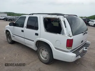 2001 GMC Jimmy SLE z VIN 1GKCS13W312208879, wystawiony jako IAAI lot #42284916 z przebiegiem 204 219 mil mil oraz . Historia ofert i sprzedaży dostępna na DreamBid. Obrazek 3.