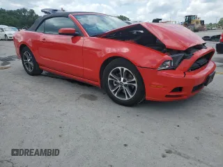 2014 Ford Mustang V6 z VIN 1ZVBP8EMXE5215570, wystawiony jako Copart lot #56971865 z przebiegiem 134 293 mil mil oraz Czysty tytuł • Clean title. Historia ofert i sprzedaży dostępna na DreamBid. Obrazek 4.