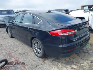 2019 Ford Fusion Titanium z VIN 3FA6P0RU7KR194482, wystawiony jako IAAI lot #42176110 z przebiegiem 80 771 mil mil oraz . Historia ofert i sprzedaży dostępna na DreamBid. Obrazek 3.