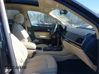 2019 Audi Q5 Premium with VIN WA1ANAFY7K2043454, listed as a IAAI auction lot 41620464 with 57,516 mi miles. Bid and sale history available at carsss.com. Image 5.