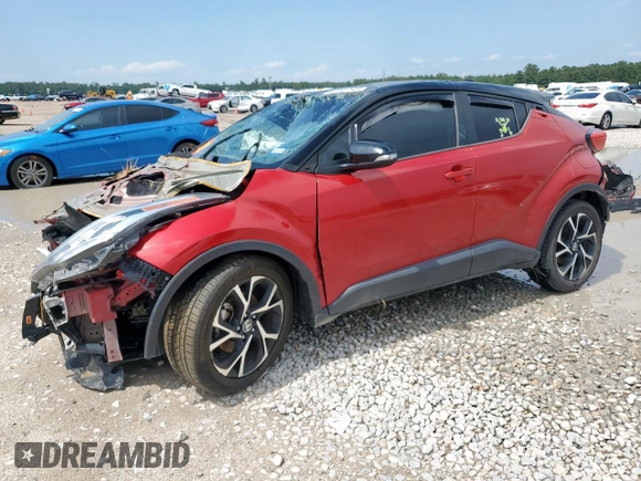 2020 Toyota C-HR LE z VIN NMTKHMBX4LR118586, wystawiony jako Copart lot #59542645 z przebiegiem 67 018 mil mil oraz Szkoda całkowita • Salvage title. Historia ofert i sprzedaży dostępna na DreamBid. Obrazek 1.