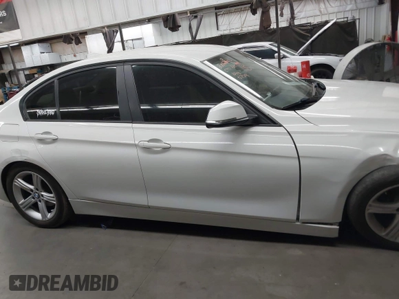 2013 BMW 3 Series 328i z VIN WBA3A5G5XDNP25779, wystawiony jako IAAI lot #42677403 z przebiegiem 93 020 mil mil oraz . Historia ofert i sprzedaży dostępna na DreamBid. Obrazek 13.