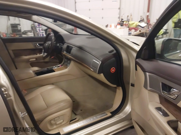 2009 Jaguar XF Premium Luxury with VIN SAJWA06B69HR04791, listed as a IAAI auction lot 41859289 with 97,647 mi miles. Bid and sale history available at carsss.com. Image 5.