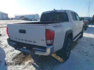2016 Toyota Tacoma SR with VIN 3TMCZ5AN1GM033770, listed as a IAAI auction lot 41418290 with 122,000 mi miles. Bid and sale history available at carsss.com. Image 4.