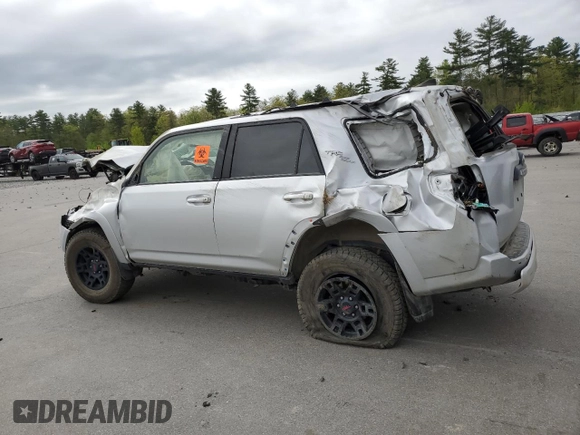 2018 Toyota 4Runner SR5 z VIN JTEBU5JR7J5579821, wystawiony jako Copart lot #56199925 z przebiegiem Nie podano mil oraz Szkoda całkowita • Salvage title. Historia ofert i sprzedaży dostępna na DreamBid. Obrazek 2.