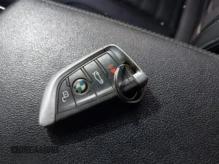 2019 BMW 3 Series 330i xDrive z VIN WBA5R7C58KAJ80964, wystawiony jako IAAI lot #41944216 z przebiegiem 52 218 mil mil oraz . Historia ofert i sprzedaży dostępna na DreamBid. Obrazek 11.