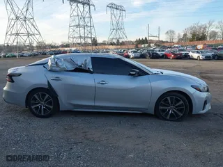 2020 Nissan Maxima SL with VIN 1N4AA6DV9LC384220, listed as a IAAI auction lot 41162165 with 61,591 mi miles. Bid and sale history available at carsss.com. Image 12.
