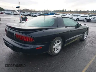 2000 Pontiac Firebird Firebird z VIN 2G2FS22K7Y2140141, wystawiony jako IAAI lot #41219773 z przebiegiem Nie podano mil oraz . Historia ofert i sprzedaży dostępna na DreamBid. Obrazek 4.