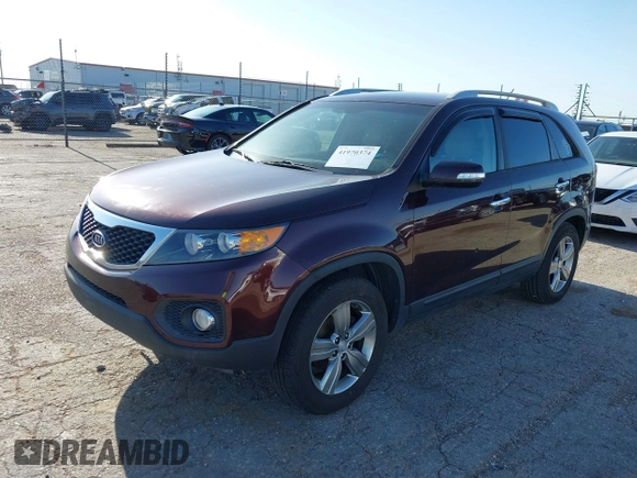2013 Kia Sorento EX with VIN 5XYKU3A6XDG400861, listed as a IAAI auction lot 41970374 with 155,159 mi miles. Bid and sale history available at carsss.com. Image 2.