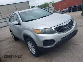 2011 Kia Sorento LX with VIN 5XYKT4A28BG086050, listed as a IAAI auction lot 41927414 with 177,402 mi miles. Bid and sale history available at carsss.com. Image 1.