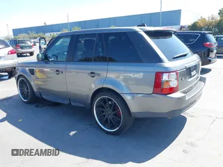 2008 Land Rover Range Rover Sport HSE z VIN SALSK25458A121339, wystawiony jako IAAI lot #42381868 z przebiegiem 173 469 mil mil oraz . Historia ofert i sprzedaży dostępna na DreamBid. Obrazek 3.