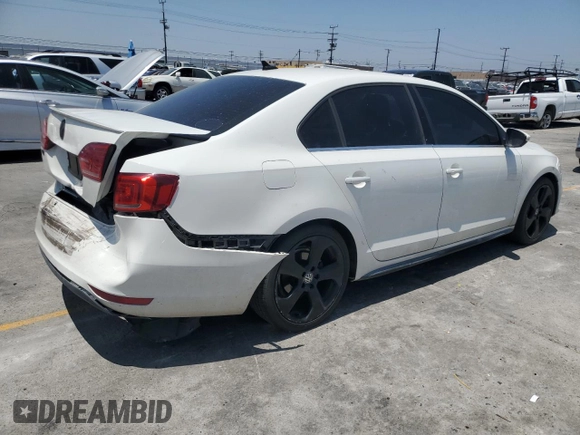 2013 Volkswagen Jetta Autobahn with VIN 3VW4T7AJ4DM288209, listed as a Copart auction lot 61137085 with 240,500 mi miles and Salvage title. Bid and sale history available at DreamBid. Image 3.