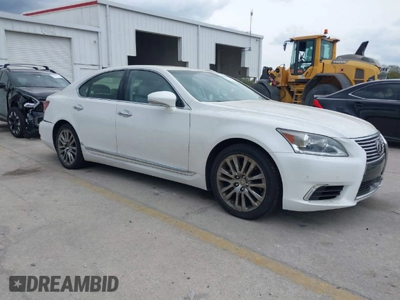 2015 Lexus LS with VIN JTHBL5EF3F5136885, listed as a IAAI auction lot 41611555 with 20,190 mi miles. Bid and sale history available at carsss.com. Image 1.