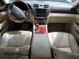 2010 Lexus LS 460 z VIN JTHCL5EF5A5005308, wystawiony jako Copart lot #53843895 z przebiegiem Nie podano mil oraz Szkoda całkowita • Salvage title. Historia ofert i sprzedaży dostępna na DreamBid. Obrazek 8.
