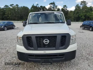 2019 Nissan NV Cargo S z VIN 1N6BF0KM5KN804403, wystawiony jako Copart lot #72478554 z przebiegiem 120 573 mil mil oraz Tytuł czysty. Historia ofert i sprzedaży dostępna na DreamBid. Obrazek 5.