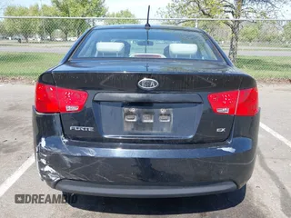 2012 Kia Forte EX z VIN KNAFU4A27C5506225, wystawiony jako IAAI lot #42107589 z przebiegiem 166 009 mil mil oraz . Historia ofert i sprzedaży dostępna na DreamBid. Obrazek 16.