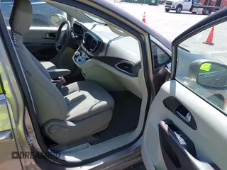 2018 Chrysler Pacifica Touring Plus with VIN 2C4RC1FG4JR306554, listed as a IAAI auction lot 41984255 with 107,109 mi miles and . Bid and sale history available at DreamBid. Image 5.