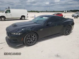 2024 Ford Mustang GT z VIN 1FA6P8CF9R5422701, wystawiony jako Copart lot #53129985 z przebiegiem 11 027 mil mil oraz Czysty tytuł • Clean title. Historia ofert i sprzedaży dostępna na DreamBid. Obrazek 1.