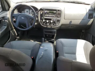 2004 Ford Escape XLS with VIN 1FMCU92114DA15564, listed as a Copart auction lot 59358015 with 186,135 mi miles and Salvage title. Bid and sale history available at DreamBid. Image 8.